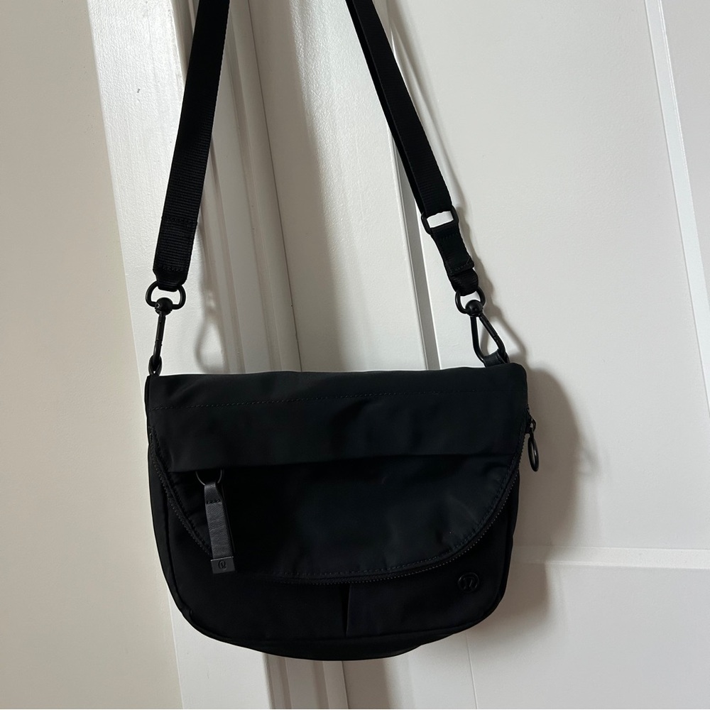 Lululemon Festival cross body